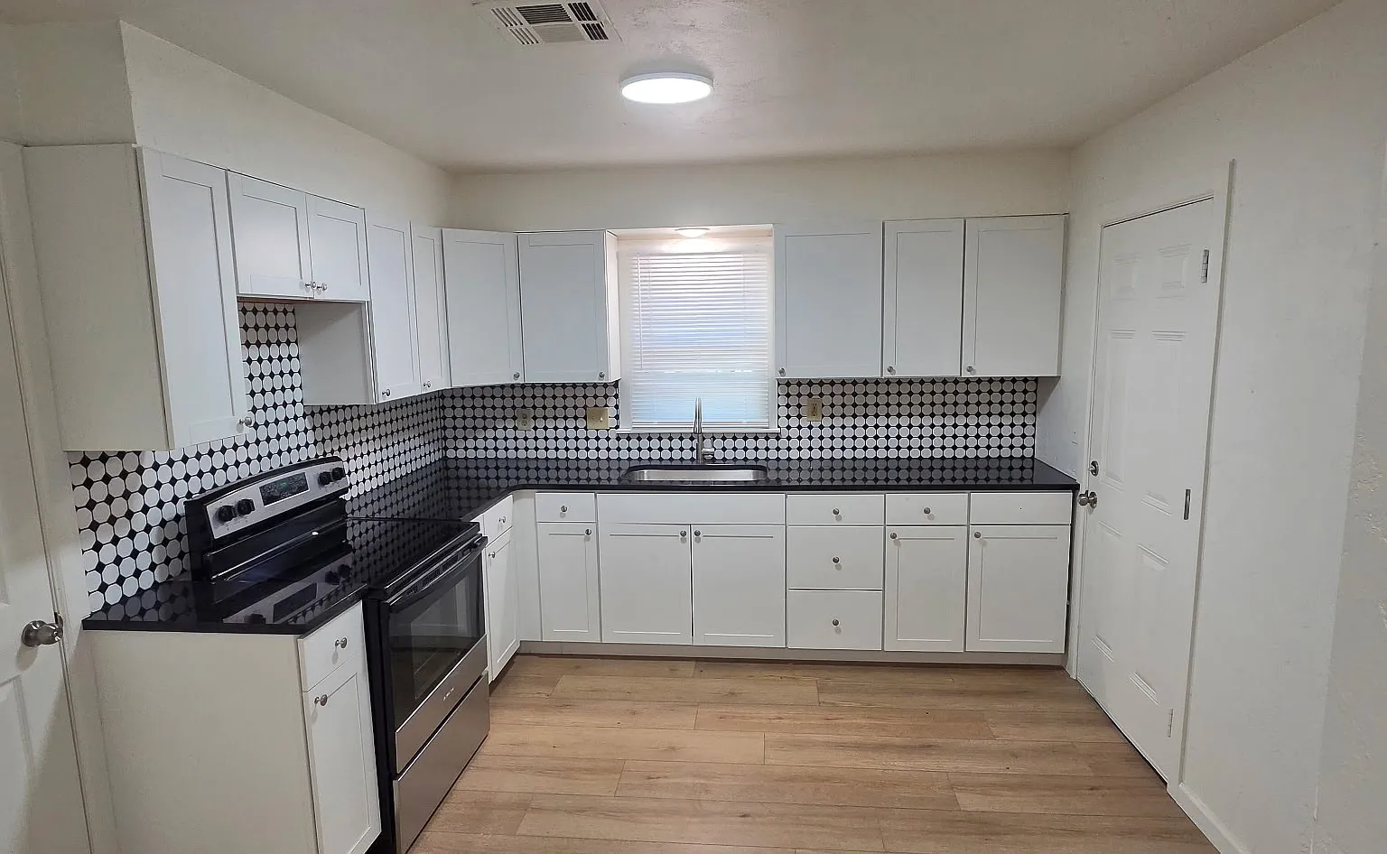3 bed, 1110 sqft, $1,100 — Photo 1