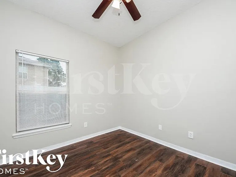 4302 Hidden Meadow Dr — Photo 13