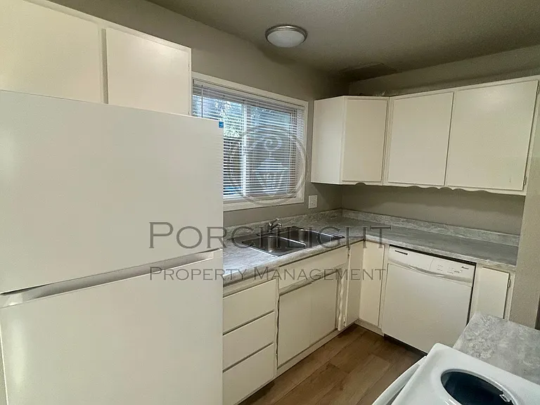 3435 Redwood Ave #5 — Photo 7