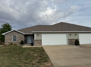 1401 Stone Creek Dr, Quincy, IL 62305