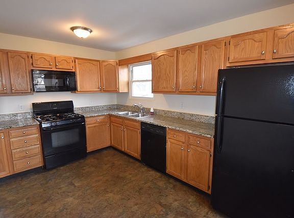 4th image of 346 Fleetwood St