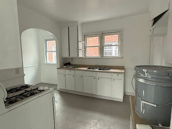 2nd image of 14974 Sussex St