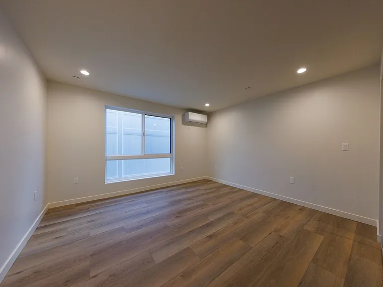 5933 Comey — Photo 43