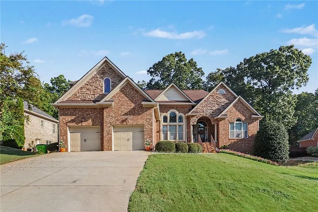 4 bed, 4.0 bath, 2846 sqft, $3,200 — Photo 2