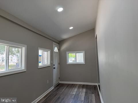 4th image of 212 W 7th St