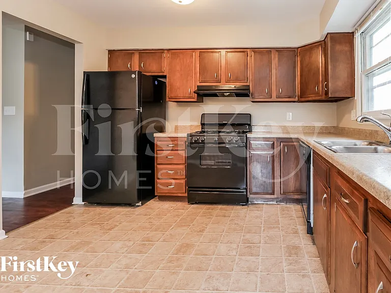 876 N Commonwealth Ave — Photo 7