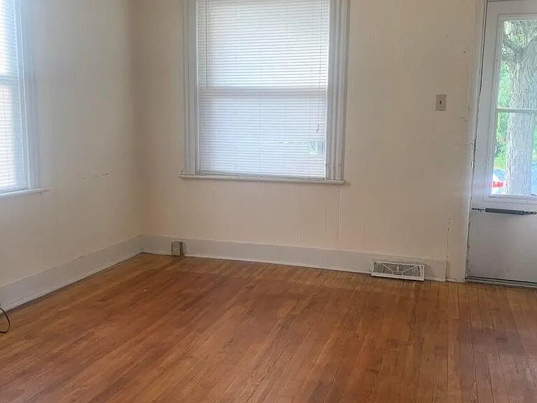 2430 Amelia Ave — Photo 5