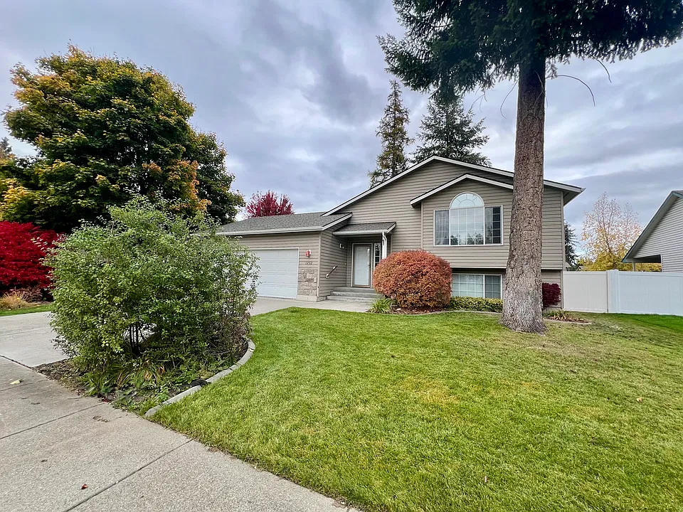 1232 W Edgewood Cir