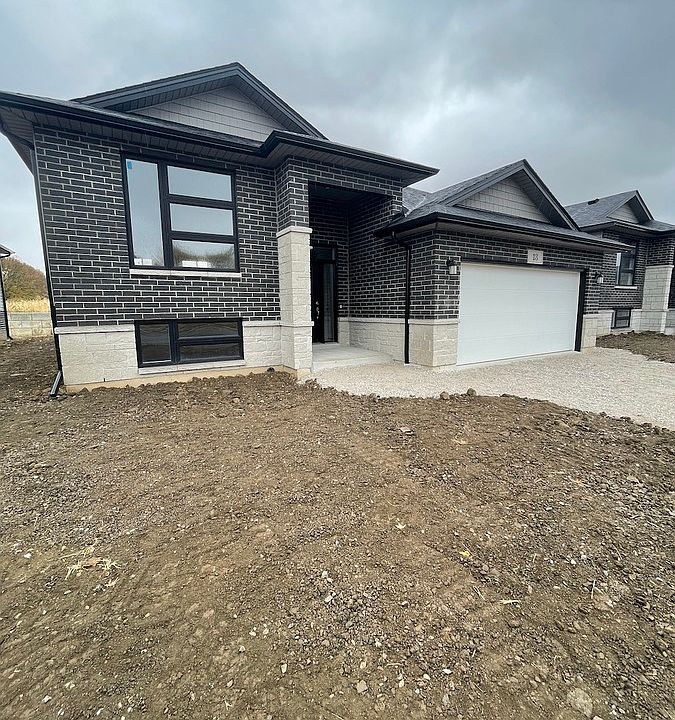 1st image of 18 Kingsbridge Dr