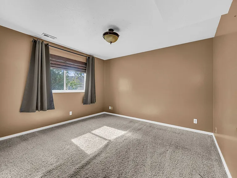 567 N Allanwood Pl — Photo 28