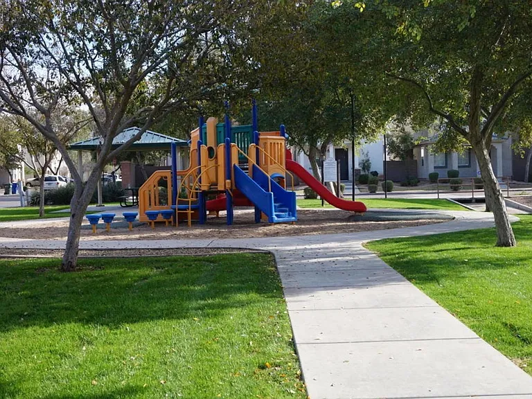 6616 W Adams St — Photo 25