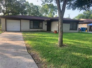 2100 McPherson Dr, Port Lavaca, TX 77979