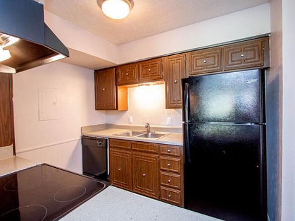 3rd image of 2900 McCann Rd #466