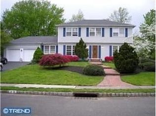 26 Village Dr W, Trenton, NJ 08620