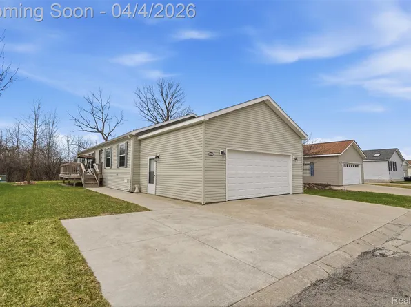 16208 Derby Cir, Holly, MI 48442