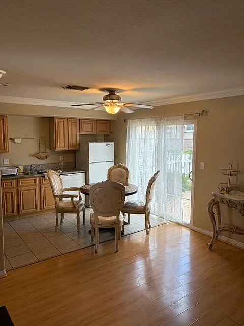 2 bed, 1.5 bath, 1012 sqft, $2,950 — Photo 1