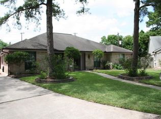 9823 Kindletree Cir, Houston, TX 77040