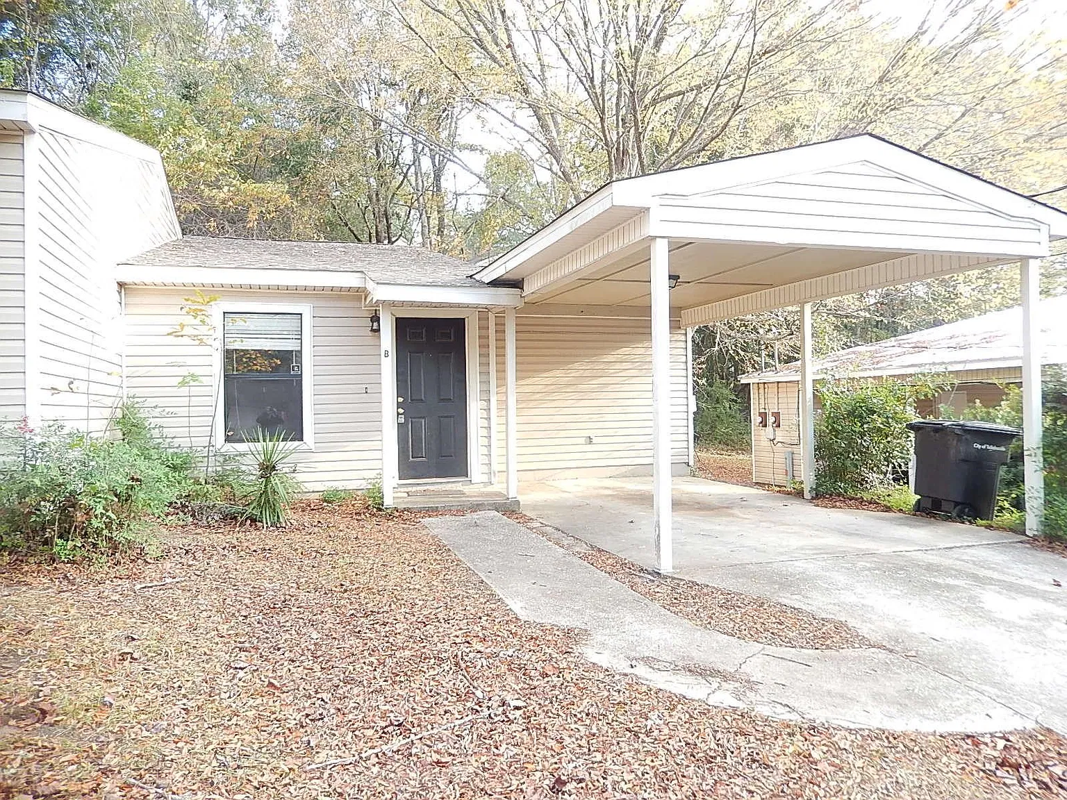 2 bed, 2.0 bath, 2124 sqft, $1,275 — Photo 2