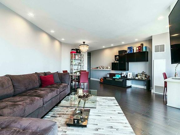 3rd image of 200 E 61st St APT 41D