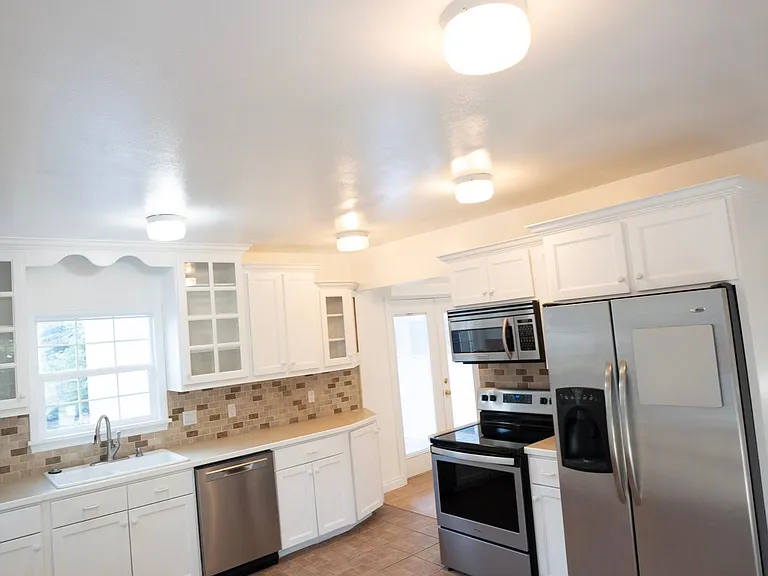 Eat-in kitchen