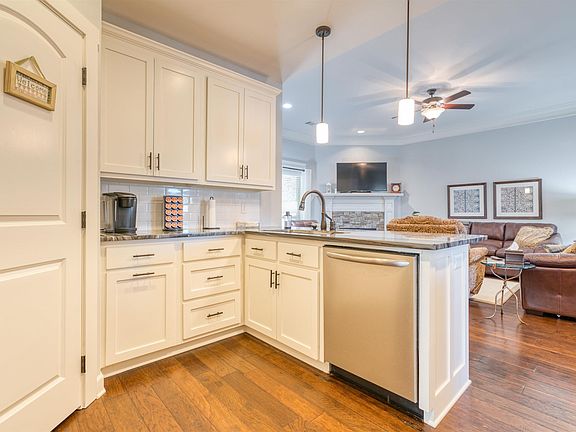2nd image of 9325 Meadow Gardens Cir