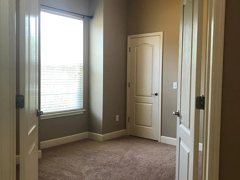 220 Edgewater Dr — Photo 6