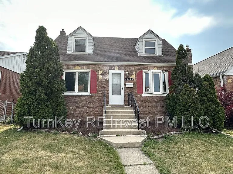 18108 Oakwood Ave — Photo 1