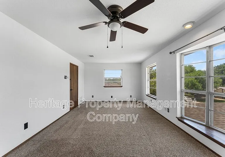 3614 Versailles Dr — Photo 33