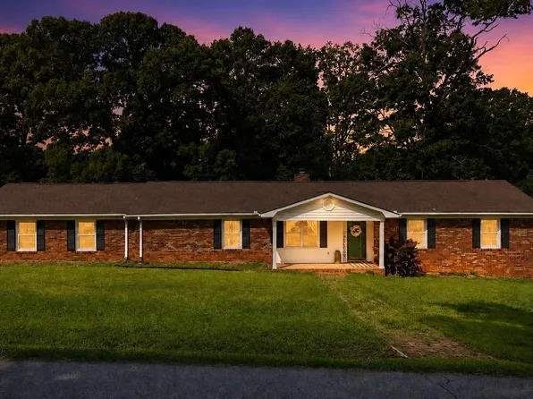 220 Millwood Ln, Wellford, SC 29385