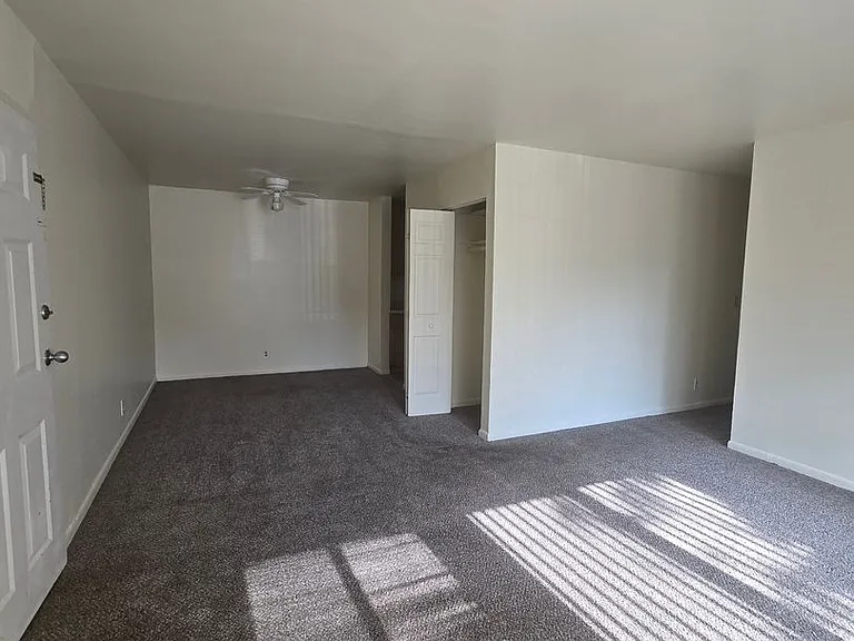 Mulford Park Apartments — Photo 14