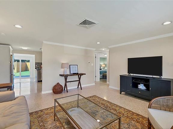 5th image of 1685 Chapline Ln