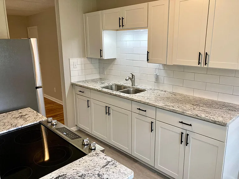 2536 Henry Ave — Photo 4