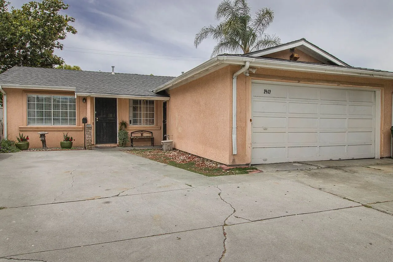 1469 Lochner Dr photo 1