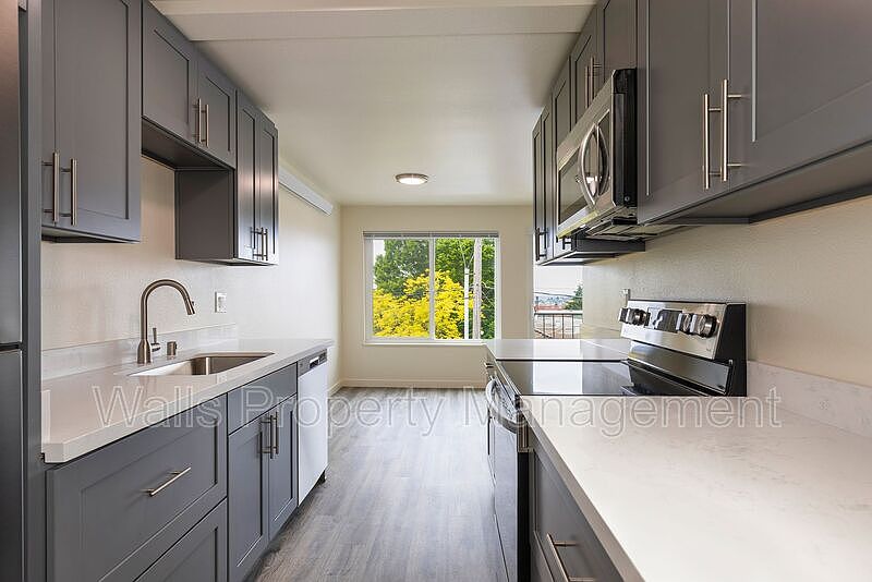 1st image of 1310 E Thomas St APT 206
