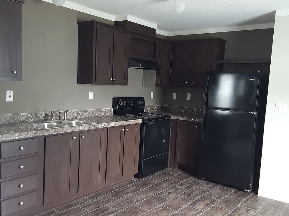 BRAND NEW 2017 HOME. NEW APPLIANCES. NEW CABINETRY. MODERN C
