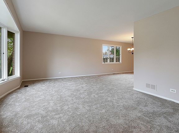 3rd image of 7643 W 157th St