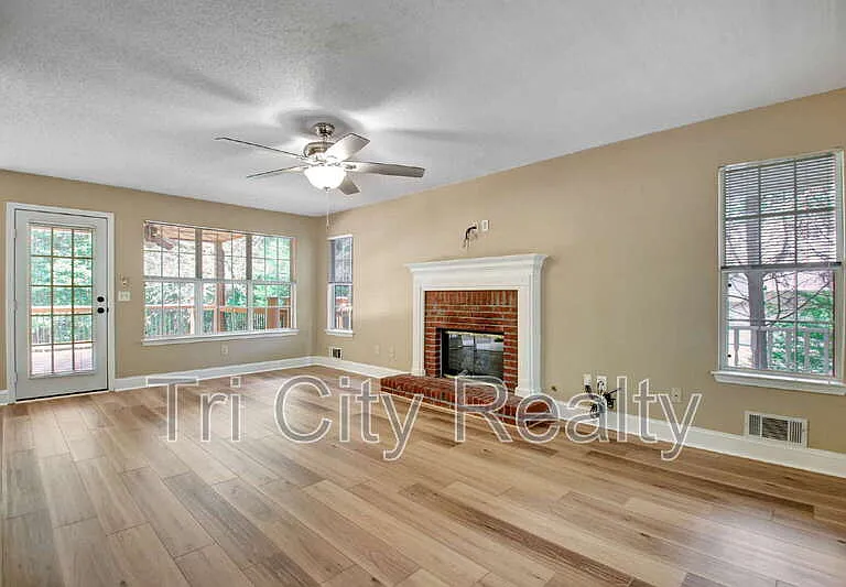 49 Montrose Ln — Photo 16