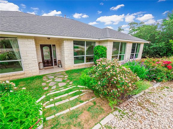 4th image of 225 N Showhorse Dr