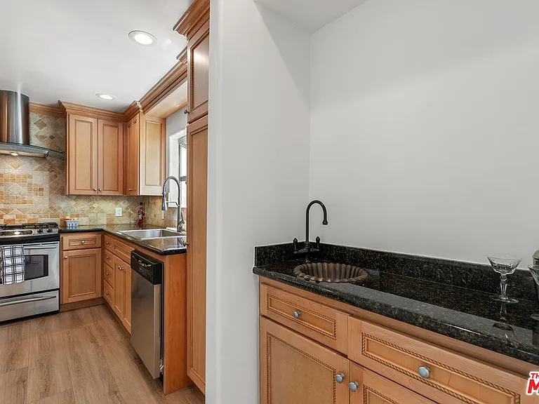 8646 W Olympic Blvd #204 — Photo 10