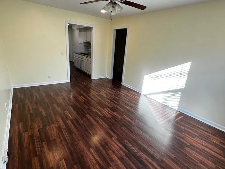 6325 Thunderbird Dr — Photo 2