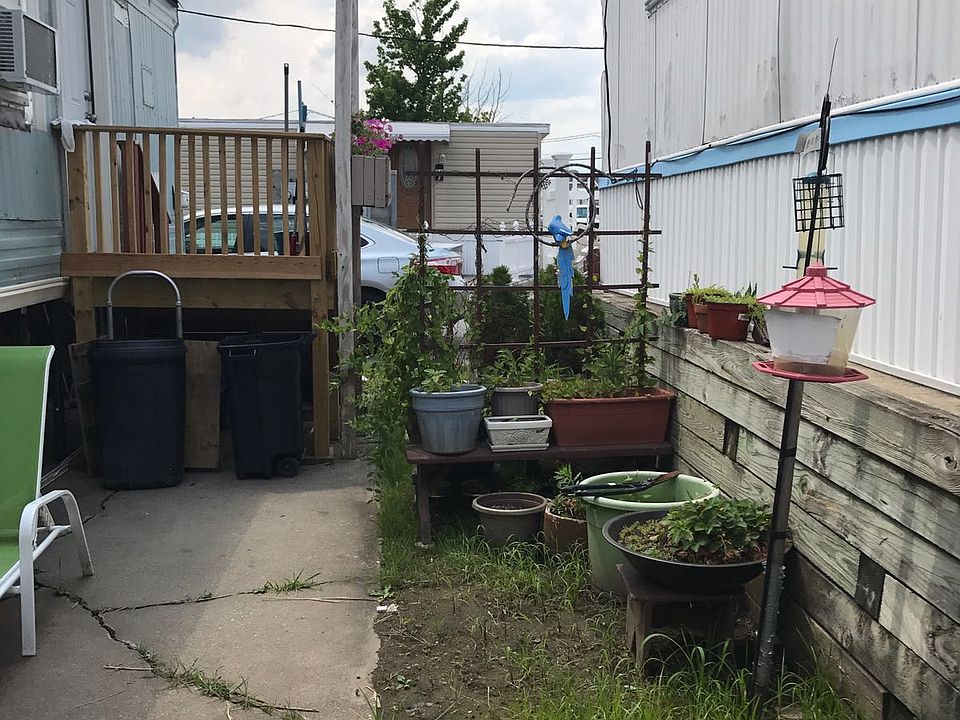 1st image of 44 Helen Dr
