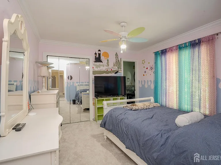 61 Amherst Way — Photo 33