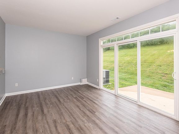 5th image of 4839 Heritage Heights Cir
