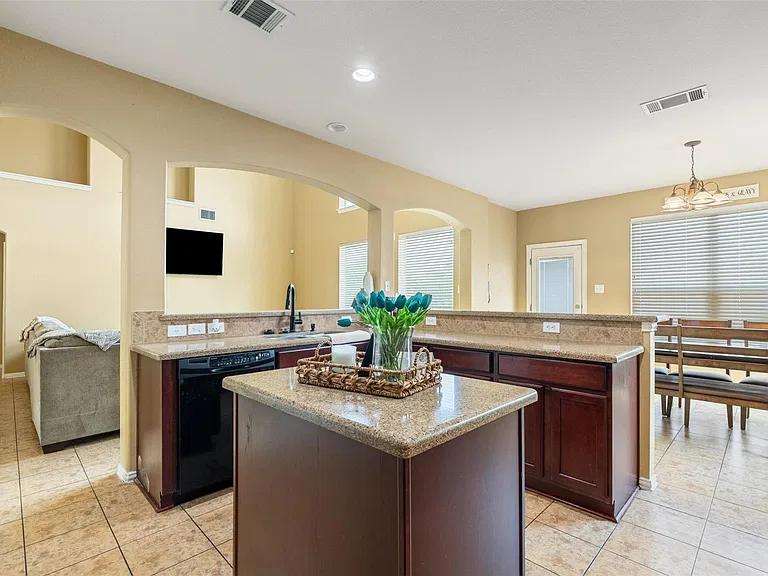1002 Wallin Farms Cv — Photo 8