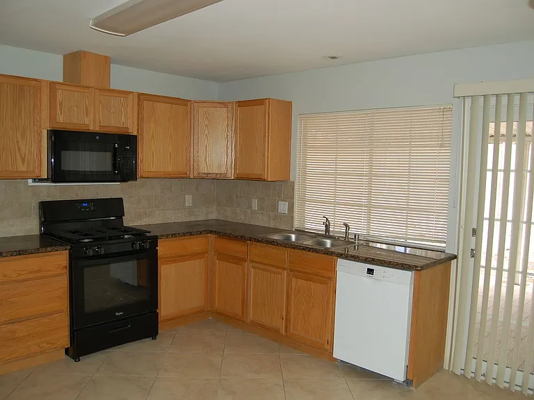 7185 Acorn Ct — Photo 9