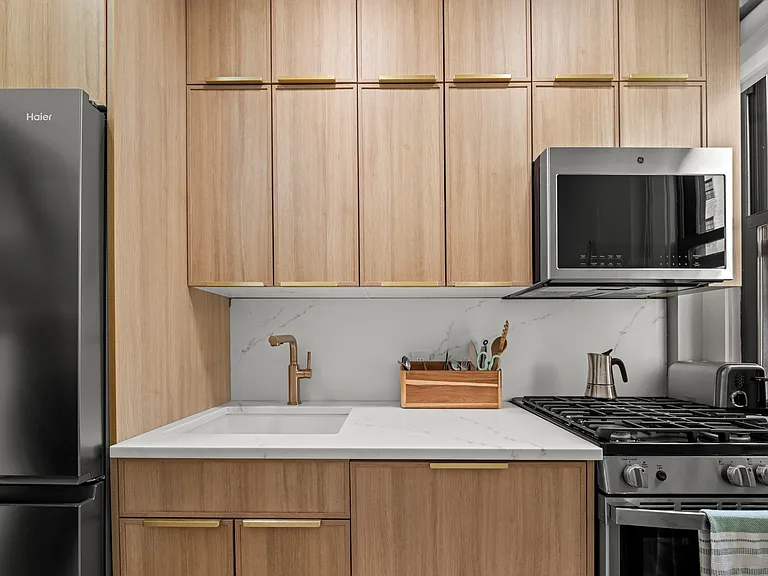 115 E 72nd St #5D — Photo 10