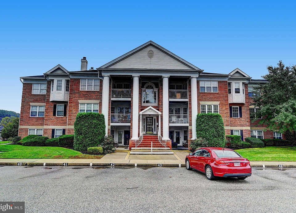 1st image of 202 Burkwood Ct #3C