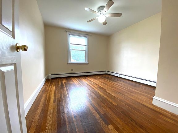 Bedroom 1, 1st floor