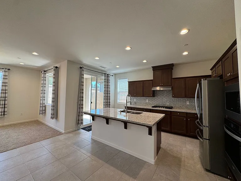 1267 Las Rosas Ave — Photo 5
