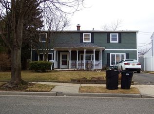 170 Ranch Ln, Levittown, NY 11756